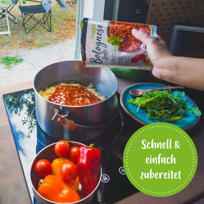 Veggie Bolognese Sauce von Lotao ist als schnelles Fertiggericht auch ideal für unterwegs